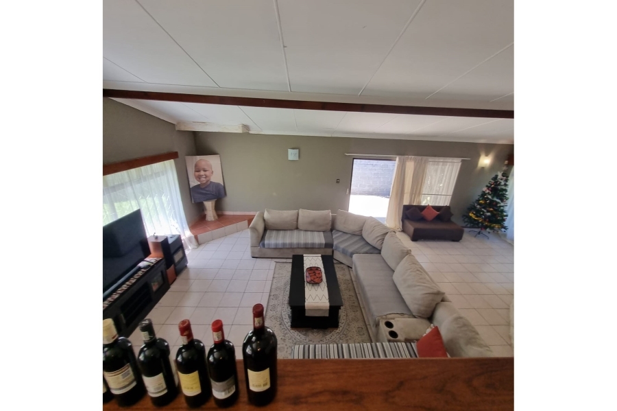 To Let 4 Bedroom Property for Rent in Beacon Bay Eastern Cape